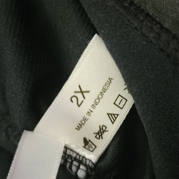 Boutique Plus Size Swimsuit 2X with Hawaiian 🌺 florals and Lacey overlay tank - Picture 4 of 4